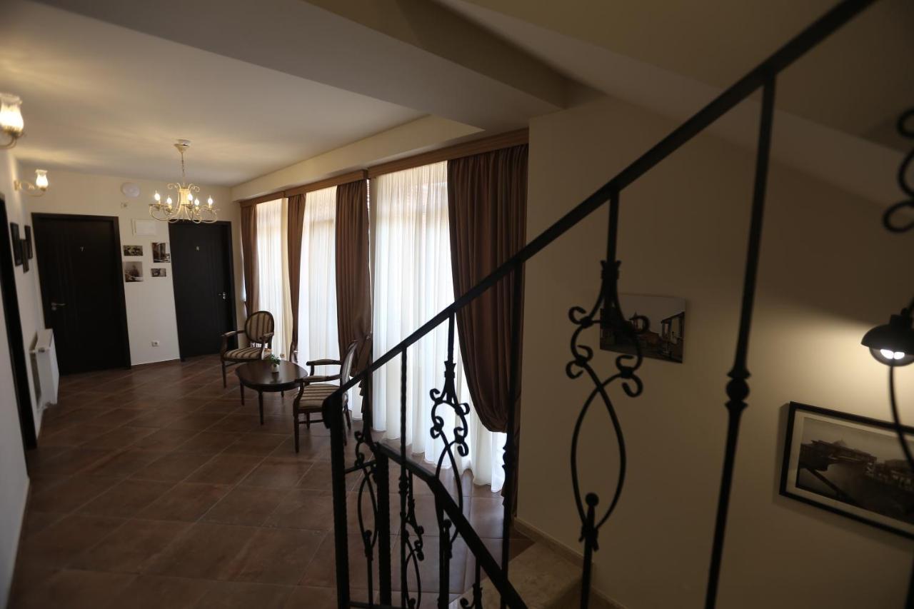 Le Caucase Tbilisi Luaran gambar