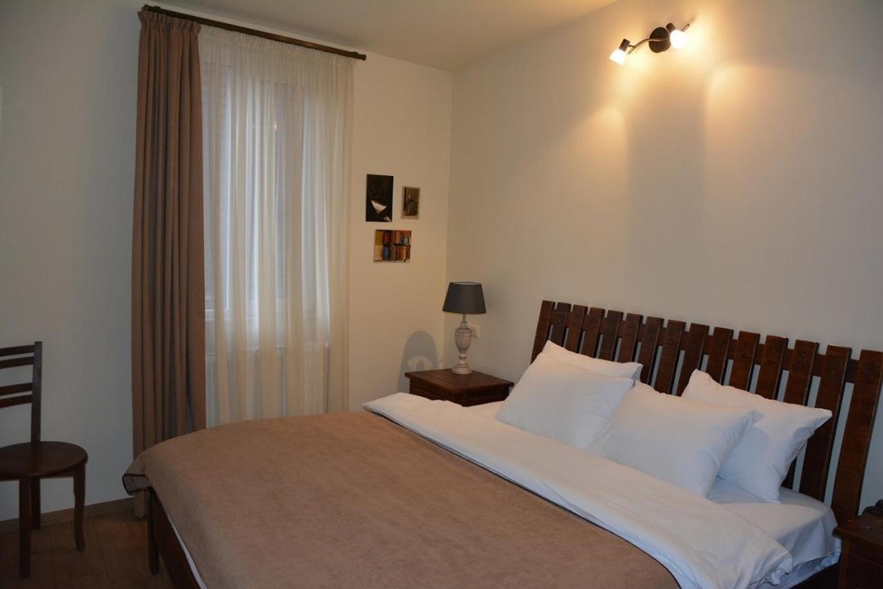 Le Caucase Tbilisi Luaran gambar