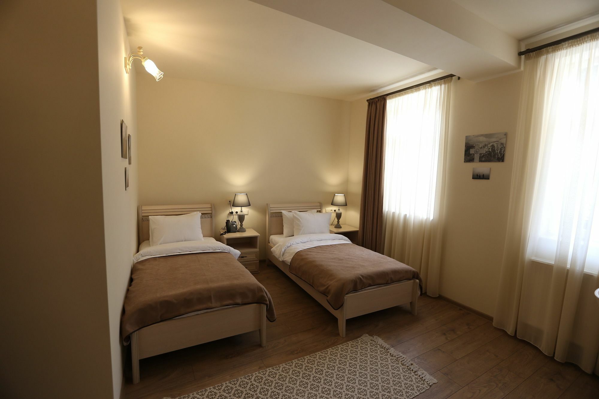 Le Caucase Tbilisi Luaran gambar