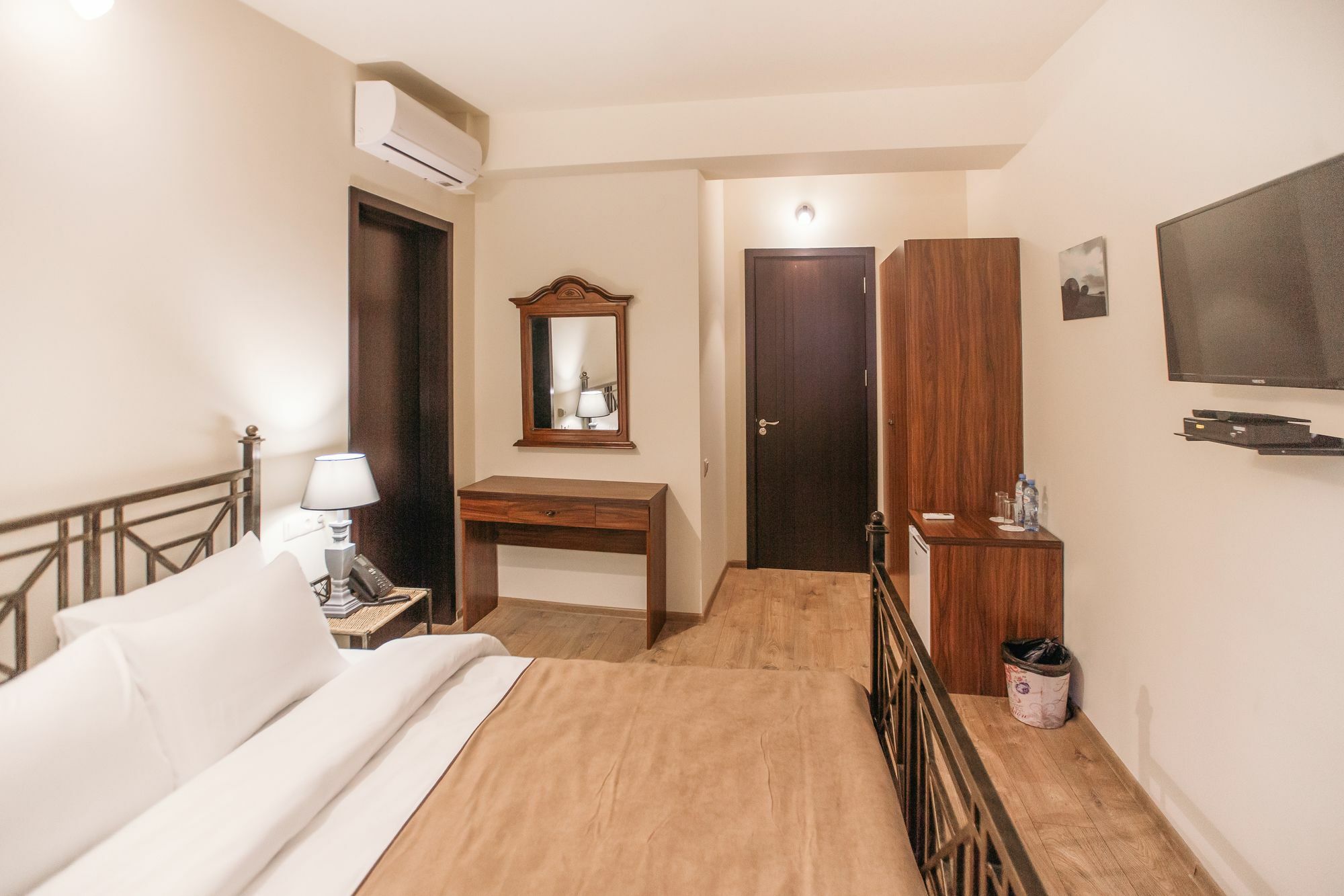Le Caucase Tbilisi Luaran gambar